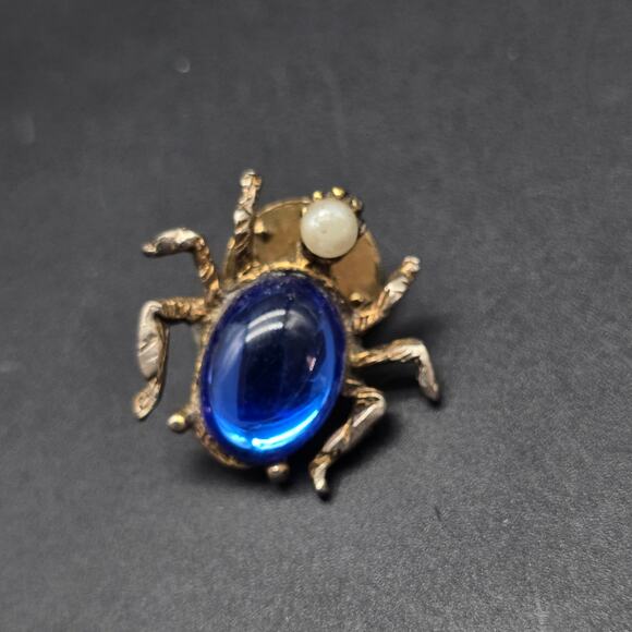 AJC Insect Bug Pin Gold Tone Blue Cabochone Stomach Belly Vintage Jewelry - Picture 1 of 6